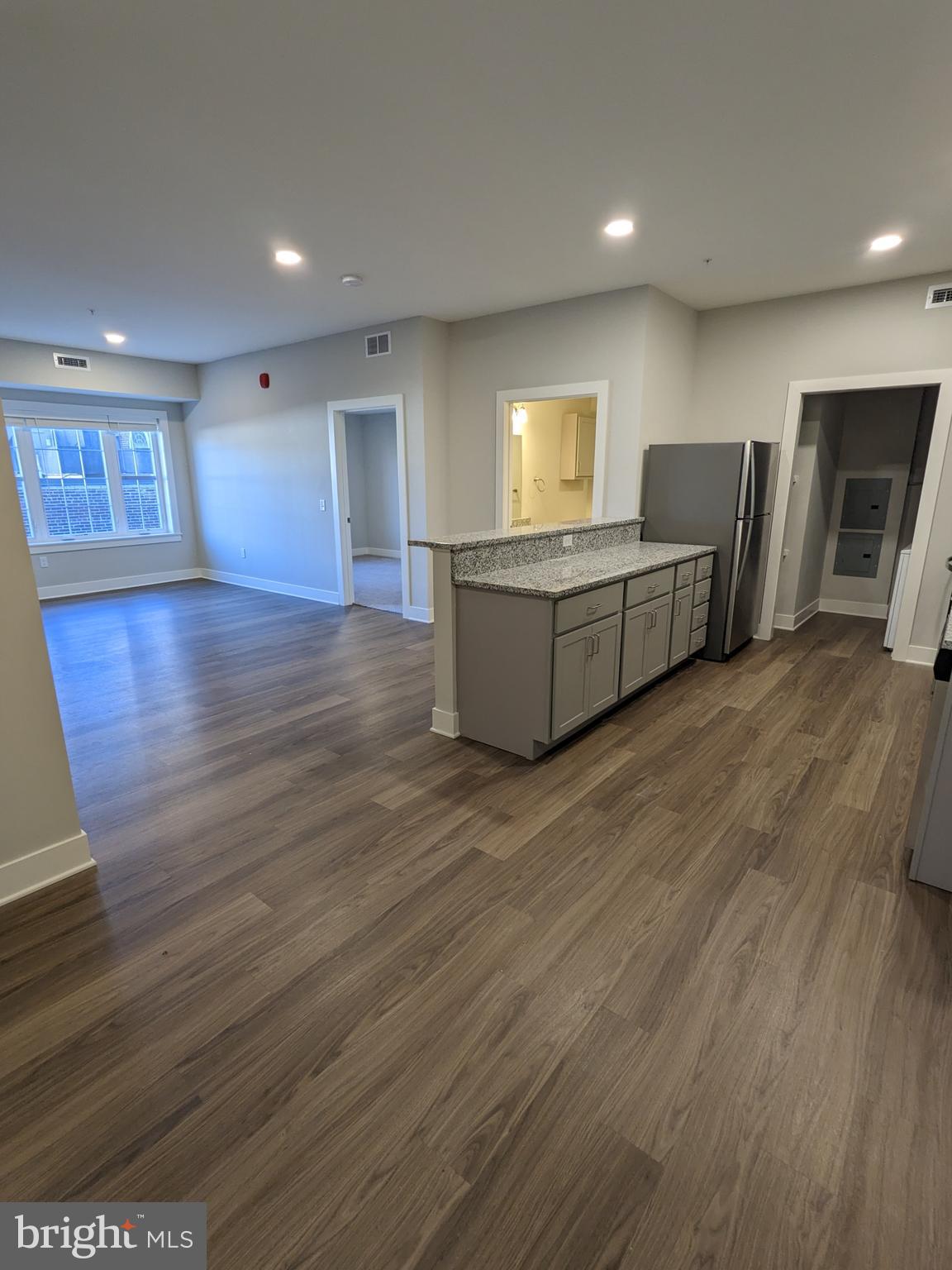 50% OFF FIRST MONTH'S RENT! We currently have 2 PREMIUM apartments available - 2 bedroom, 2 bathroom. All apartments include water, sewer, trash. Tenant will be responsible for paying internet/cable/electric. All apartments have the same aesthetics... Granite countertops, same paint color, appliances, flooring. The only thing that changes is the layout, window views and location in the building. *PHOTOS IN LISTING DO NOT REFLECT THE UNIT AVAILABLE*
305/3 - *Does not have elevator access, but it does have a very spacious open floor layout and "SKY SCRAPER" ceilings! 3rd floor, no apartments above. $1,750 - 50% OFF FIRST MONTH'S RENT!
309 - UNIT E -*1,209 SQFT* Locust St facing apartment. Brick exposed walls and an open floorplan! One of the most beautiful apartments in the building. Also, no one above unit. Elevator access. $2,025 - 50% OFF FIRST MONTH'S RENT!
202- UNIT A - $1,575 - 2 bedrooms, 2 full baths! 1 bathroom is in my primary suite. 50% OFF FIRST MONTH'S RENT!
Situated in vibrant downtown Columbia, you'll have easy access to Route 30, making commutes to Baltimore, Philadelphia, York, and Lancaster a breeze. Plus, you're just steps away from local restaurants, shops, the River Trail, and the scenic Susquehanna River.
Experience comfort, convenience, and community—make The FLATS @ 315 your new home today!
All interested parties will be required to undergo the screening and application process to determine eligibility prior to scheduling a showing.