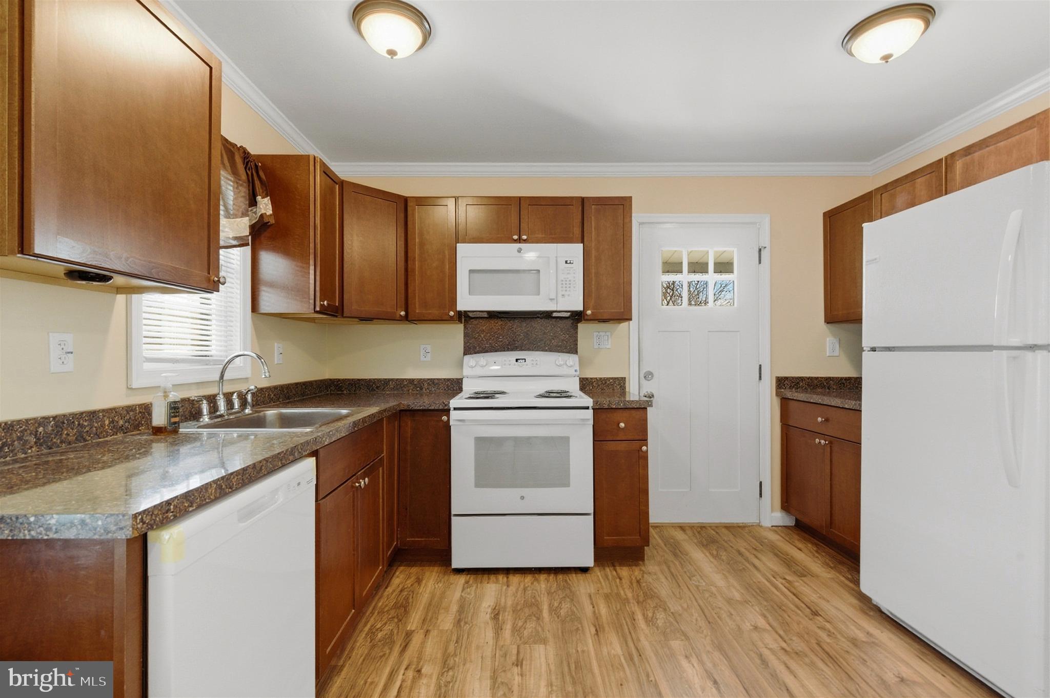 406 PINEWOOD DRIVE S