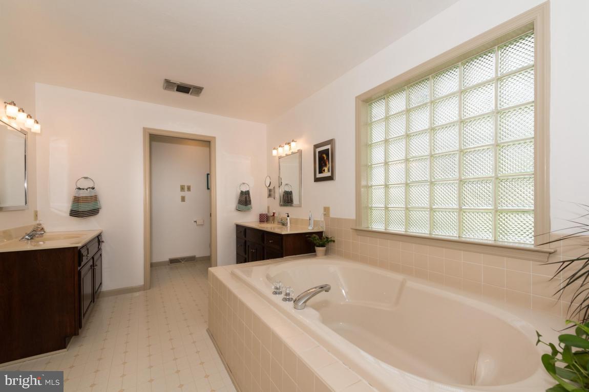 BUTTERFLY ACRES - Residential