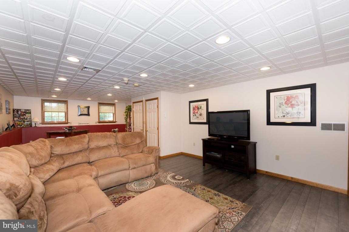BUTTERFLY ACRES - Residential