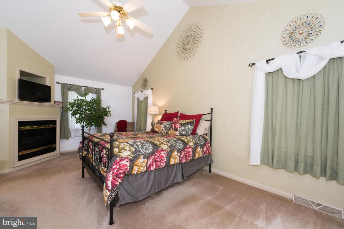 BUTTERFLY ACRES - Residential