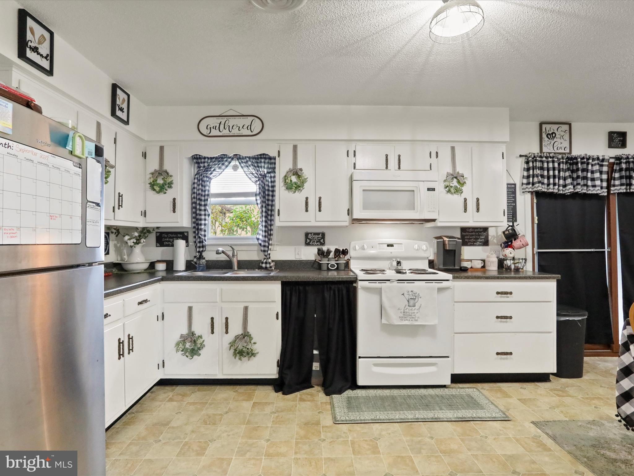 PIKEVIEW ACRES WEST - Residential