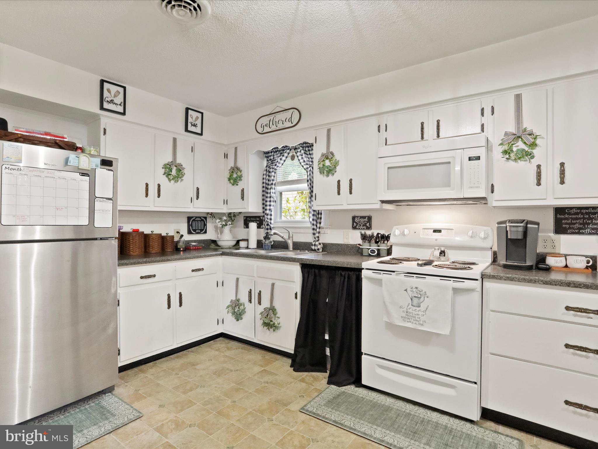 PIKEVIEW ACRES WEST - Residential