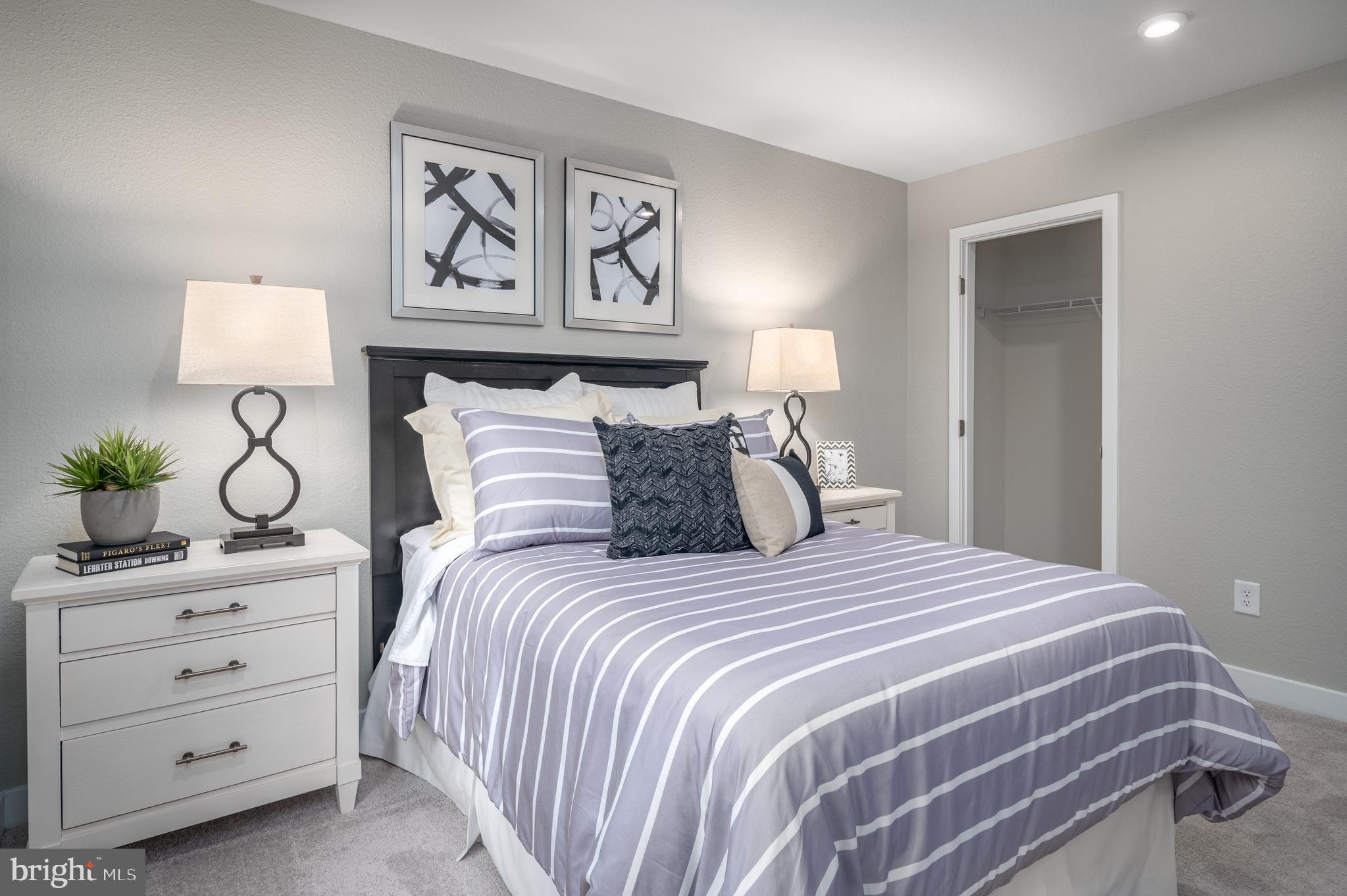 ROLLING HILLS - Residential