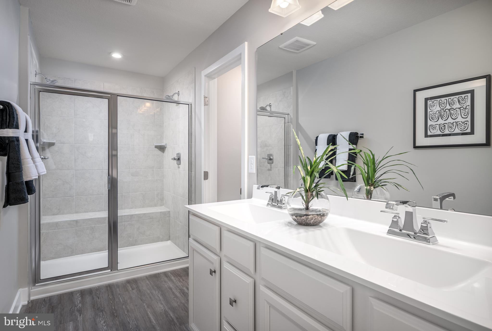 ROLLING HILLS - Residential