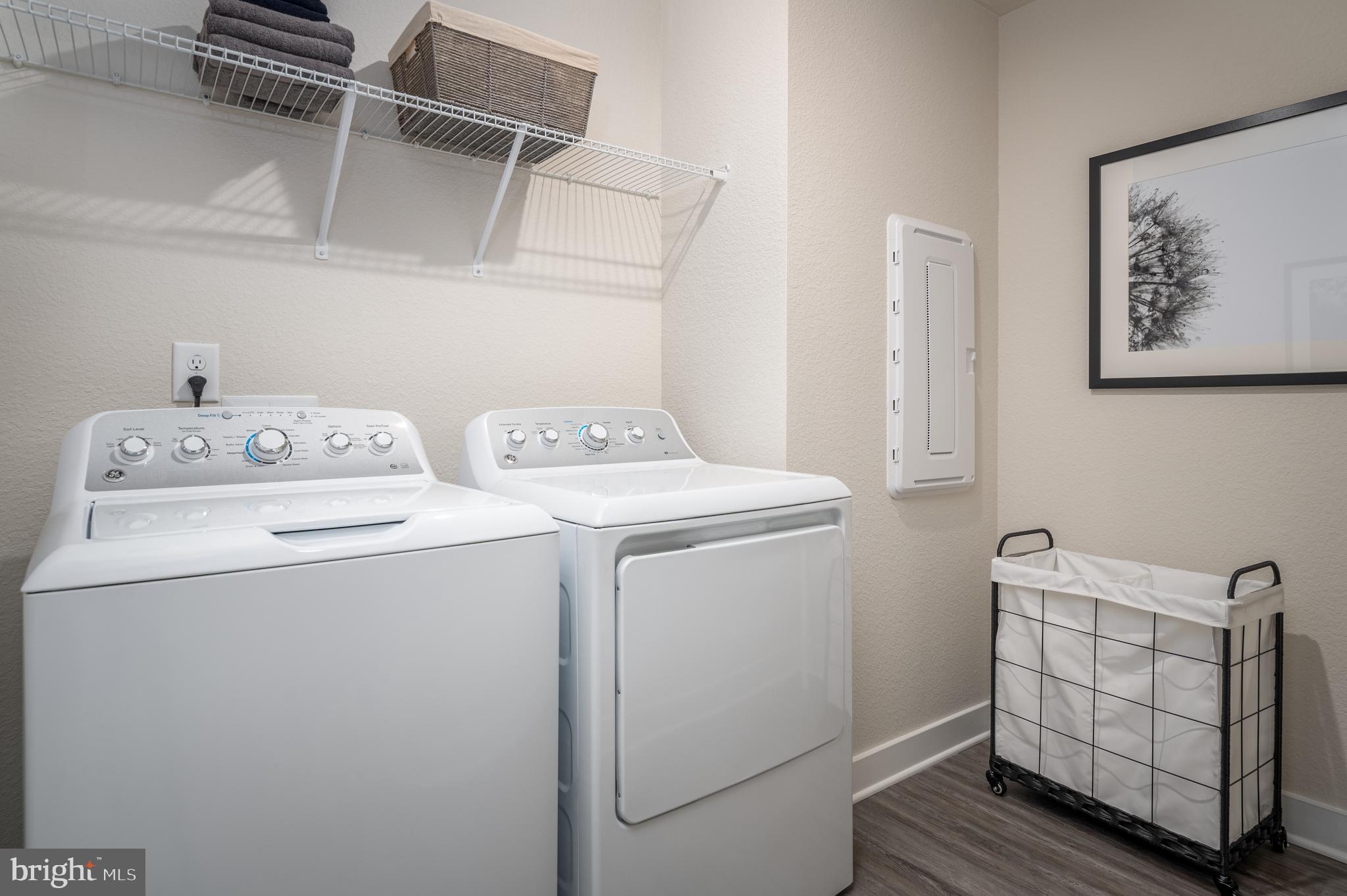 ROLLING HILLS - Residential