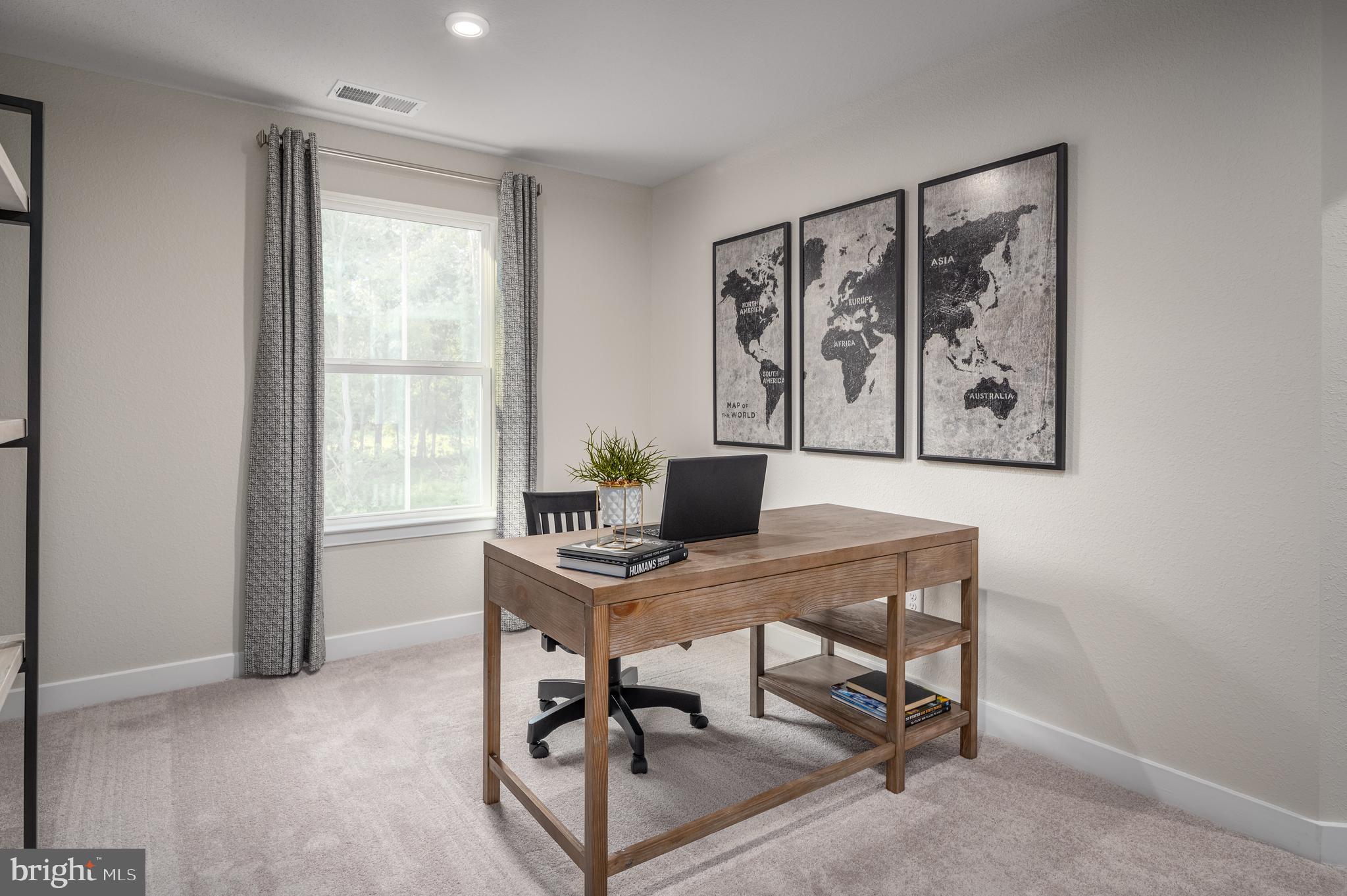 ROLLING HILLS - Residential