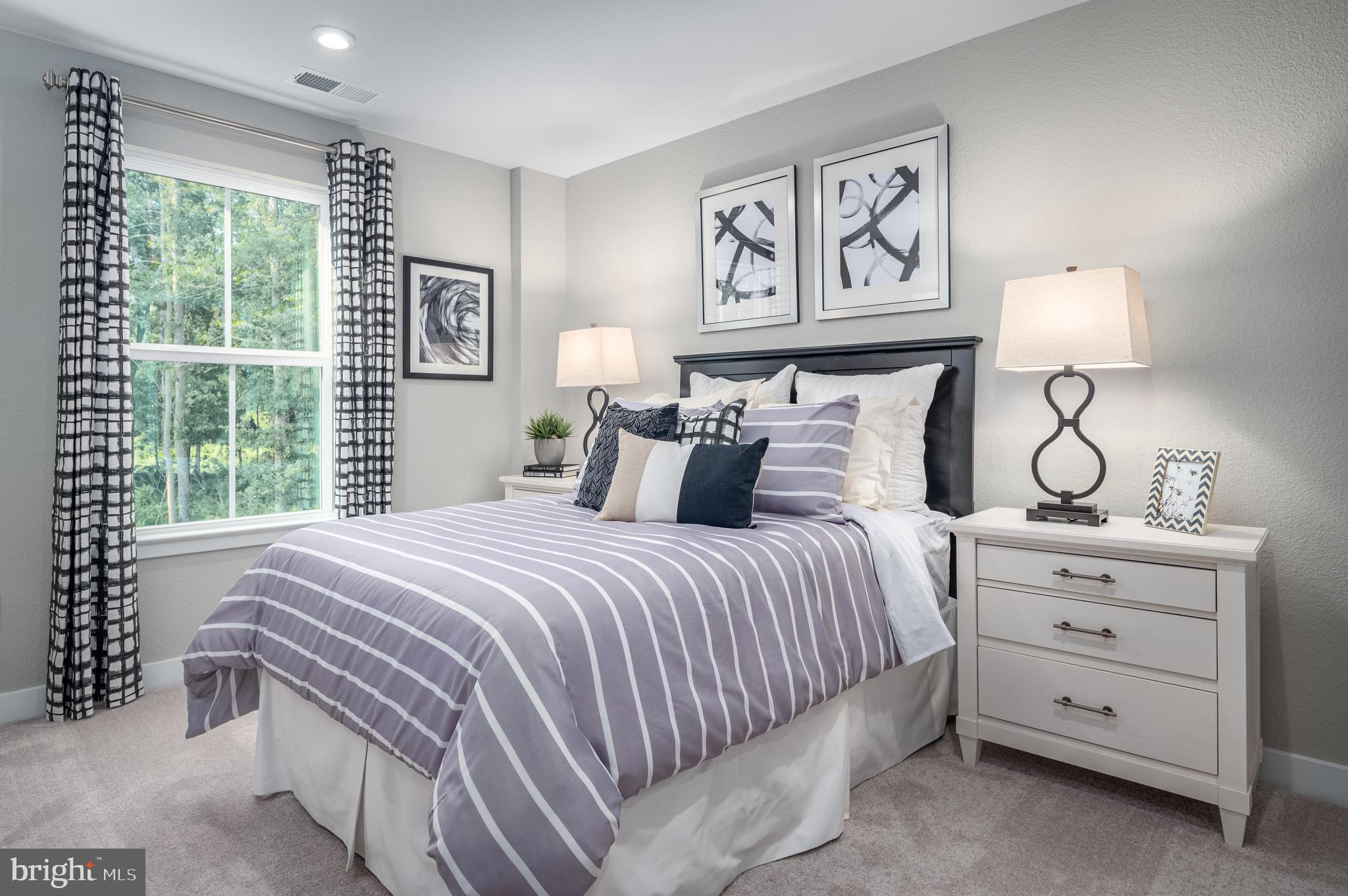 ROLLING HILLS - Residential