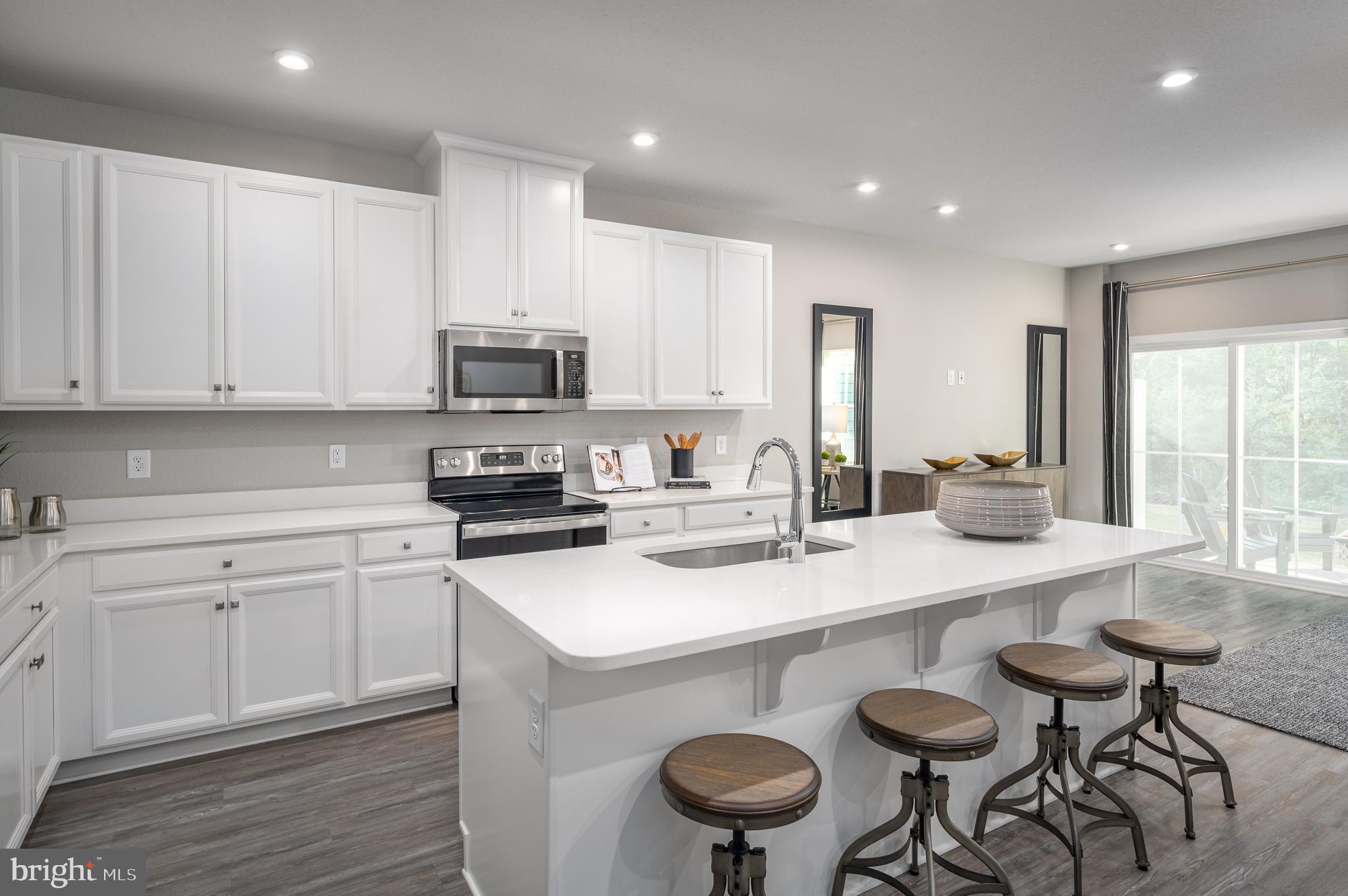 ROLLING HILLS - Residential