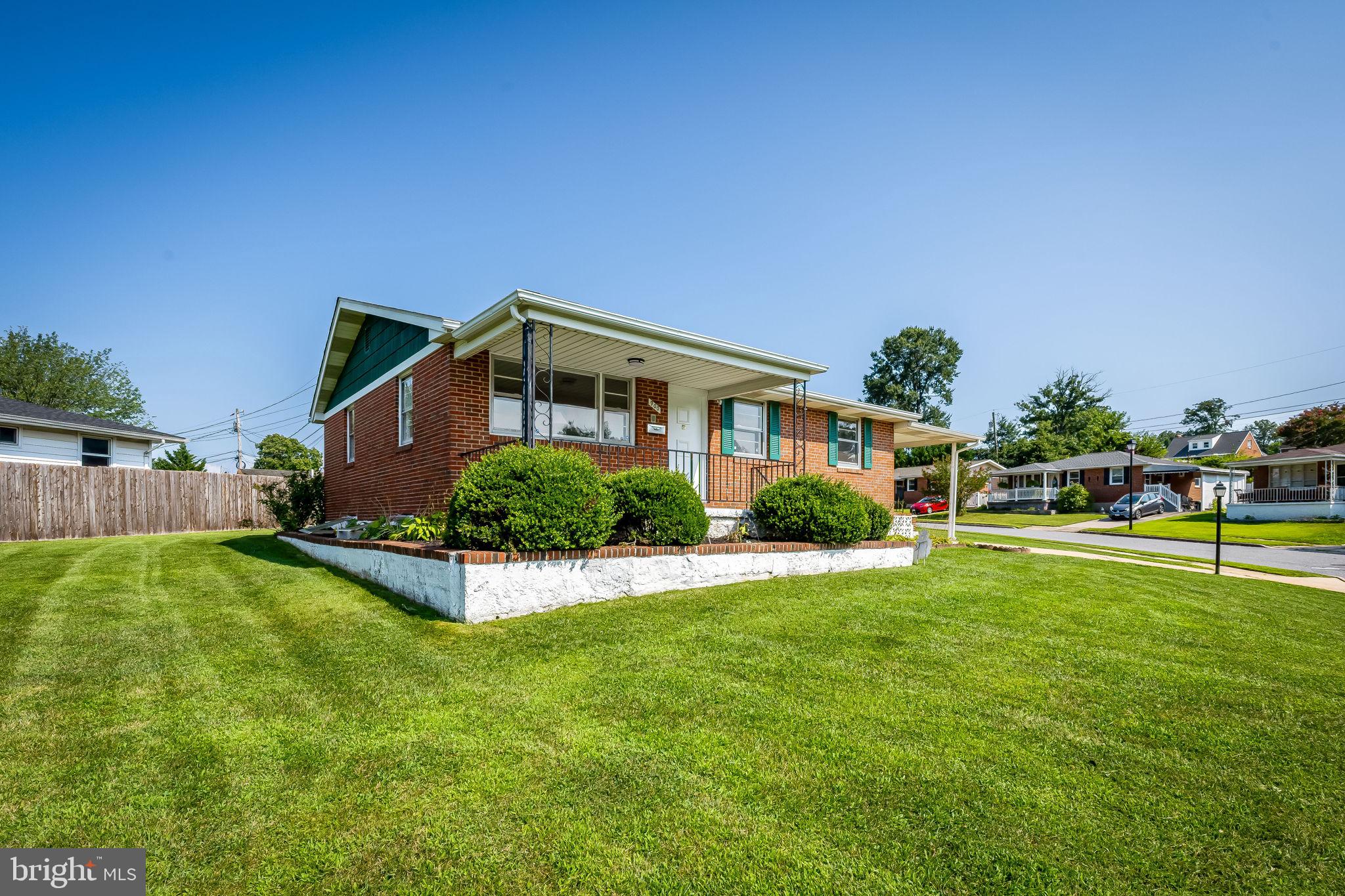 900 ESSEX SQUARE
