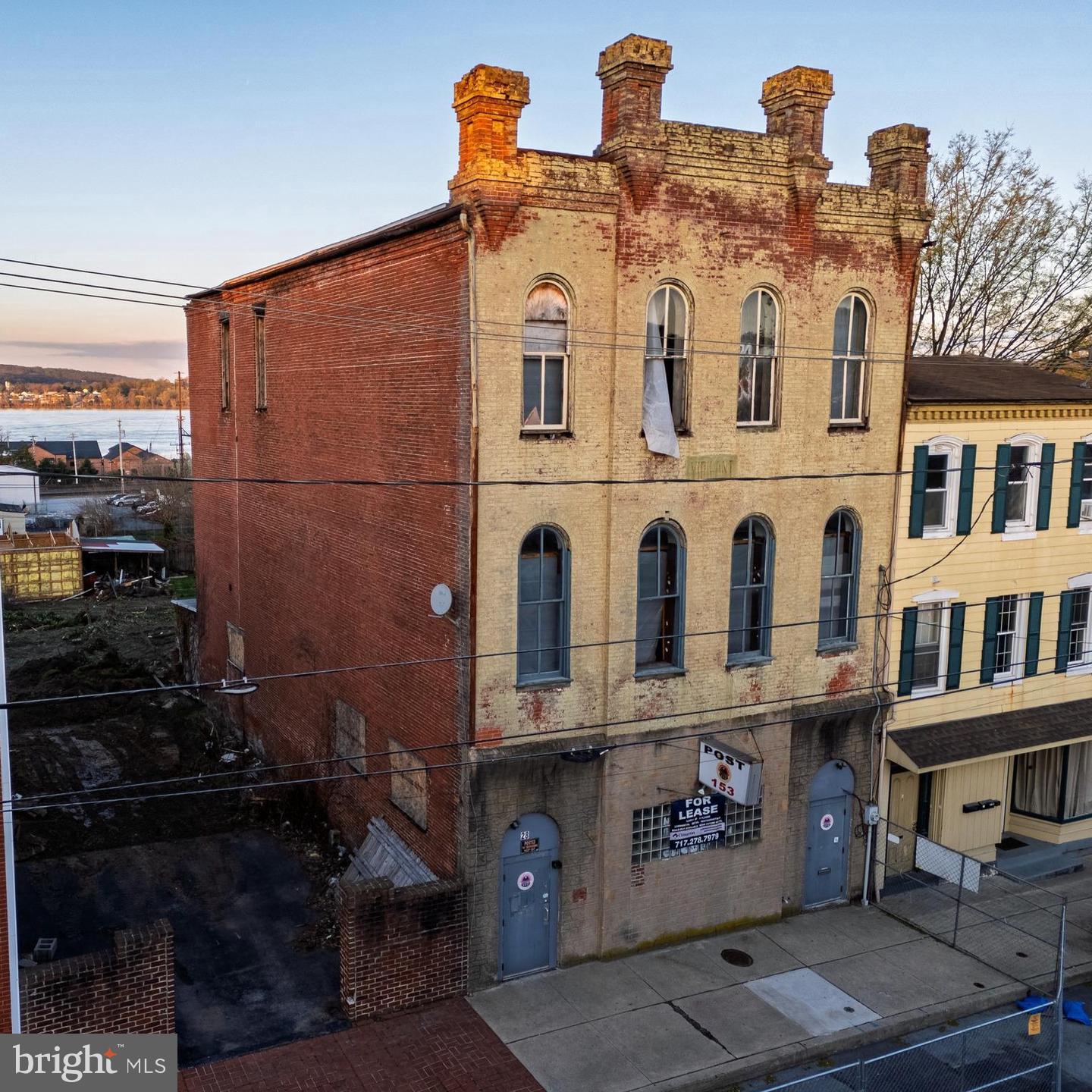 28 N 2ND STREET