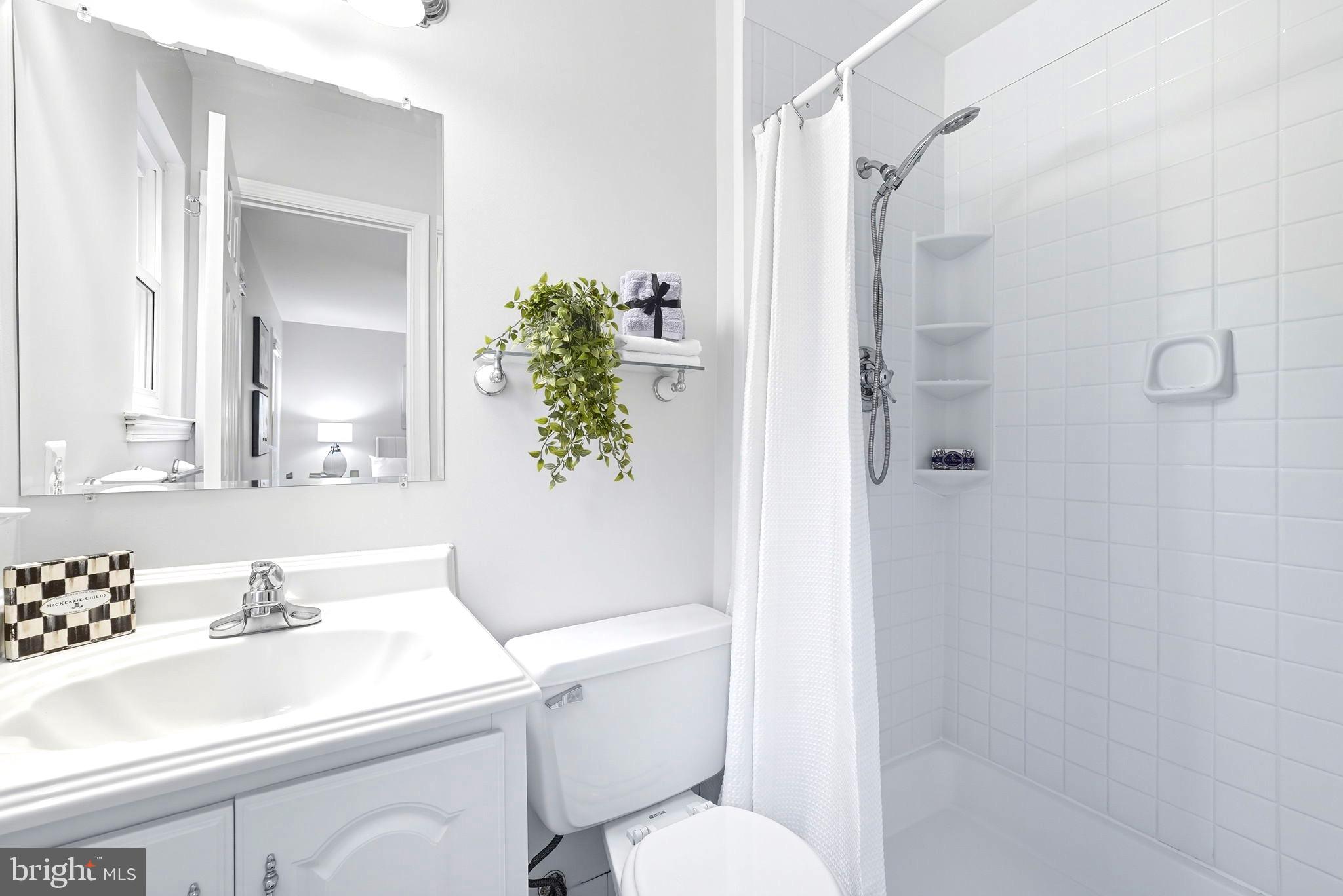 BURKE STATION SQUARE - Residential