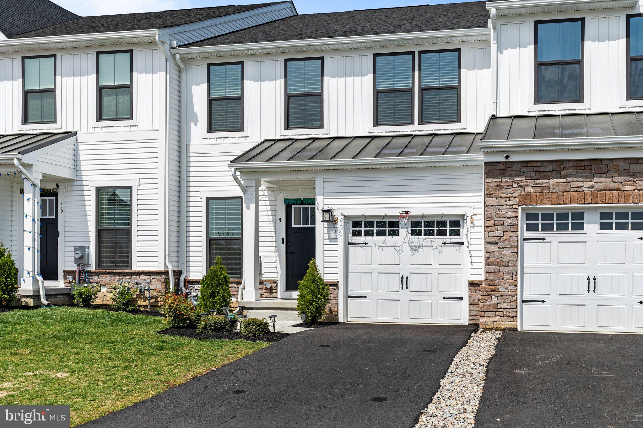 18 ROSEMARY WAY