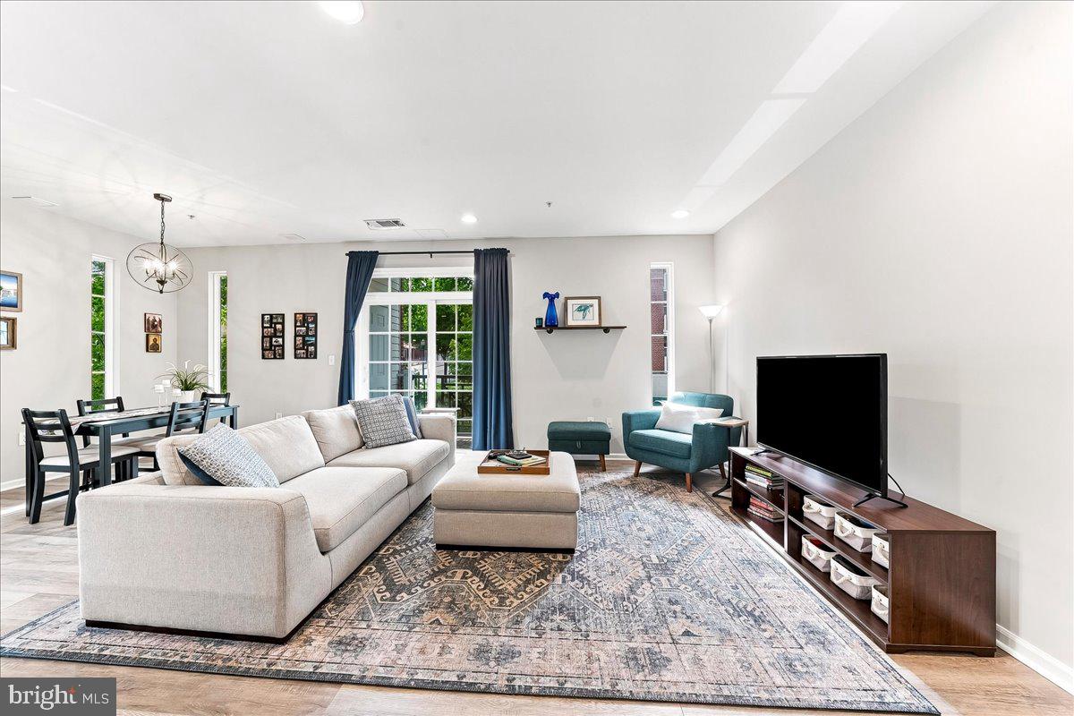 350 W ELM STREET 3206