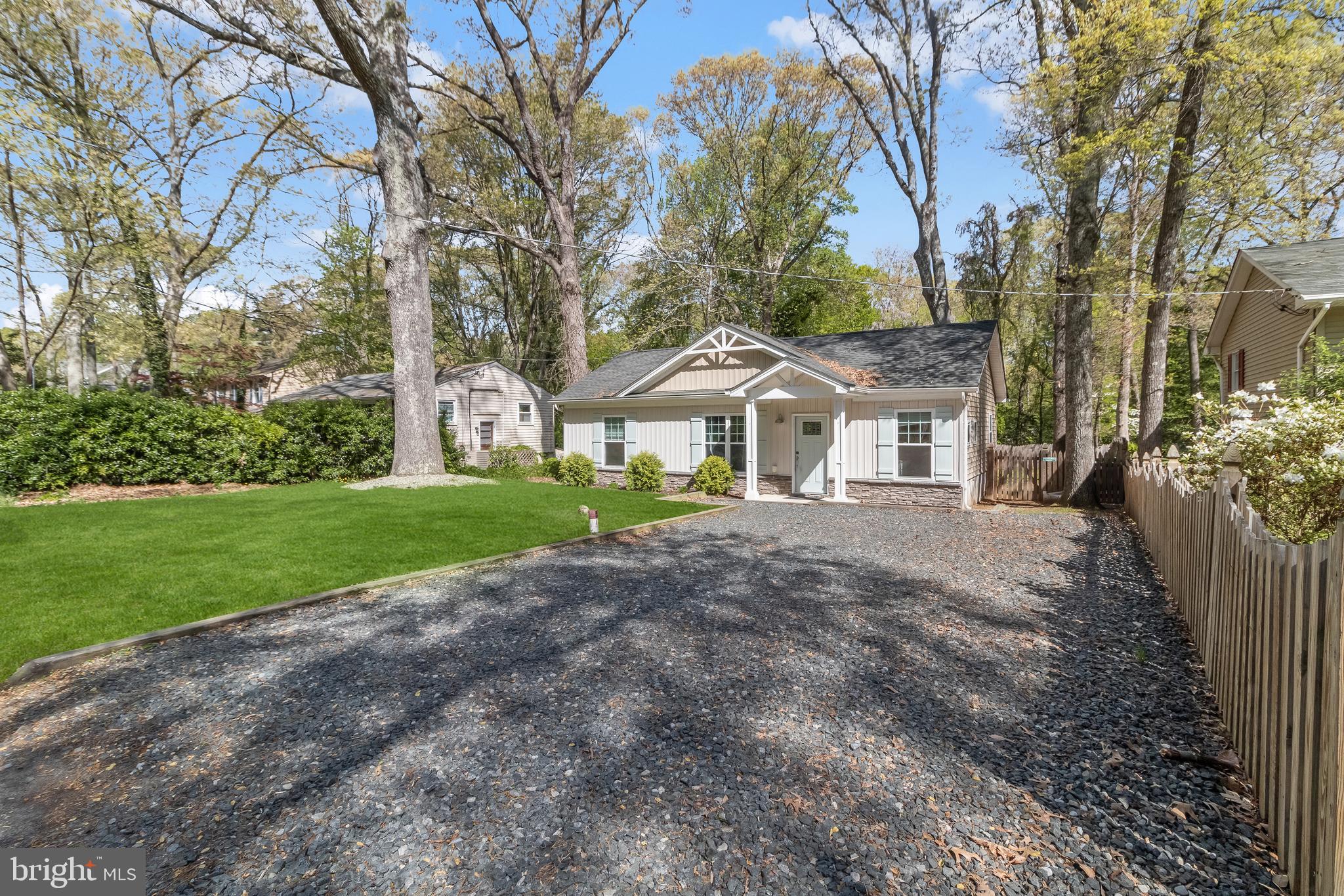 SUNRISE BEACH - Residential