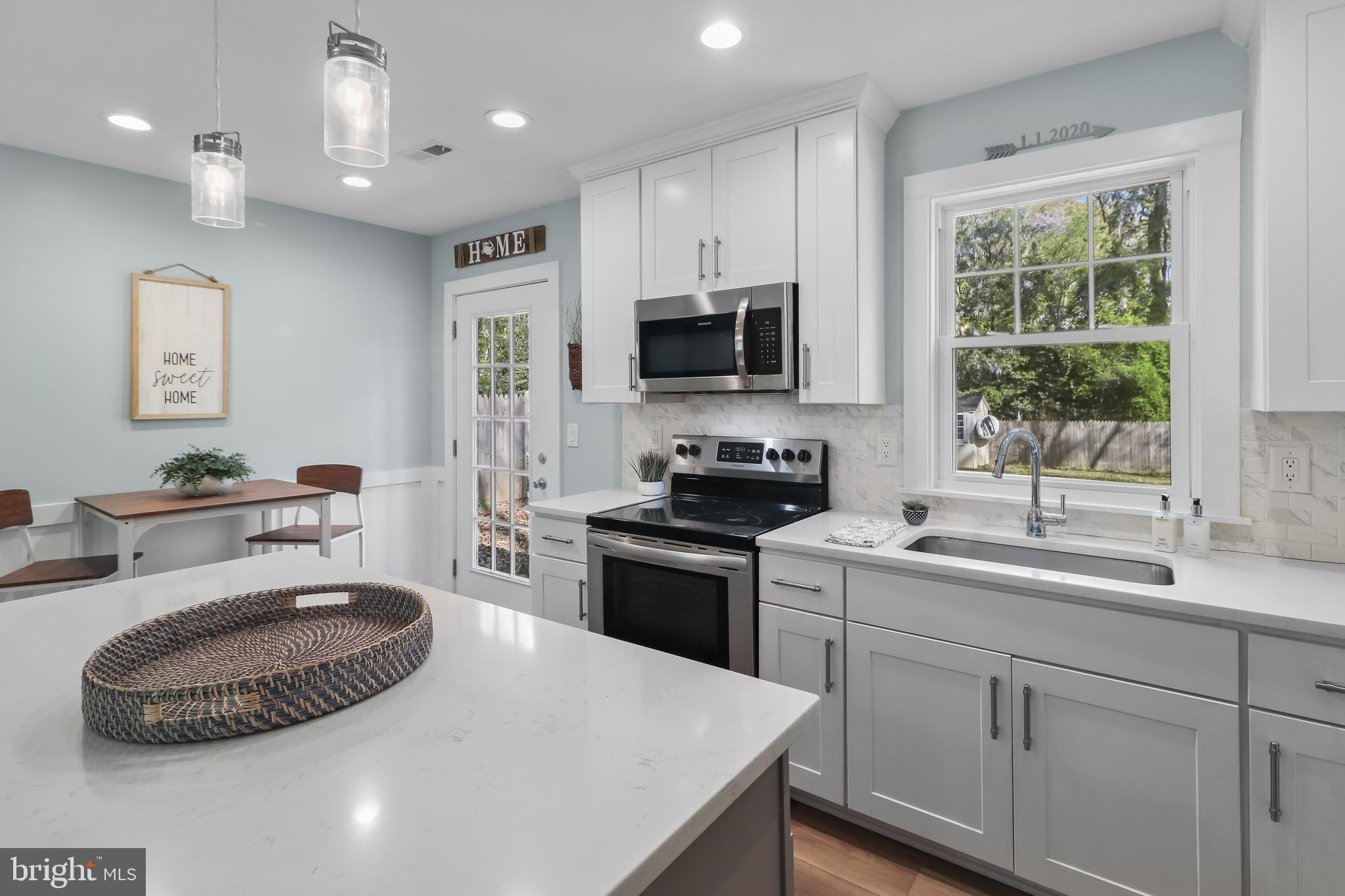 SUNRISE BEACH - Residential