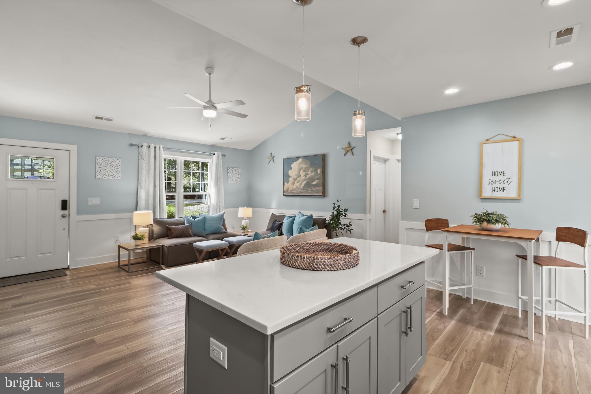 SUNRISE BEACH - Residential