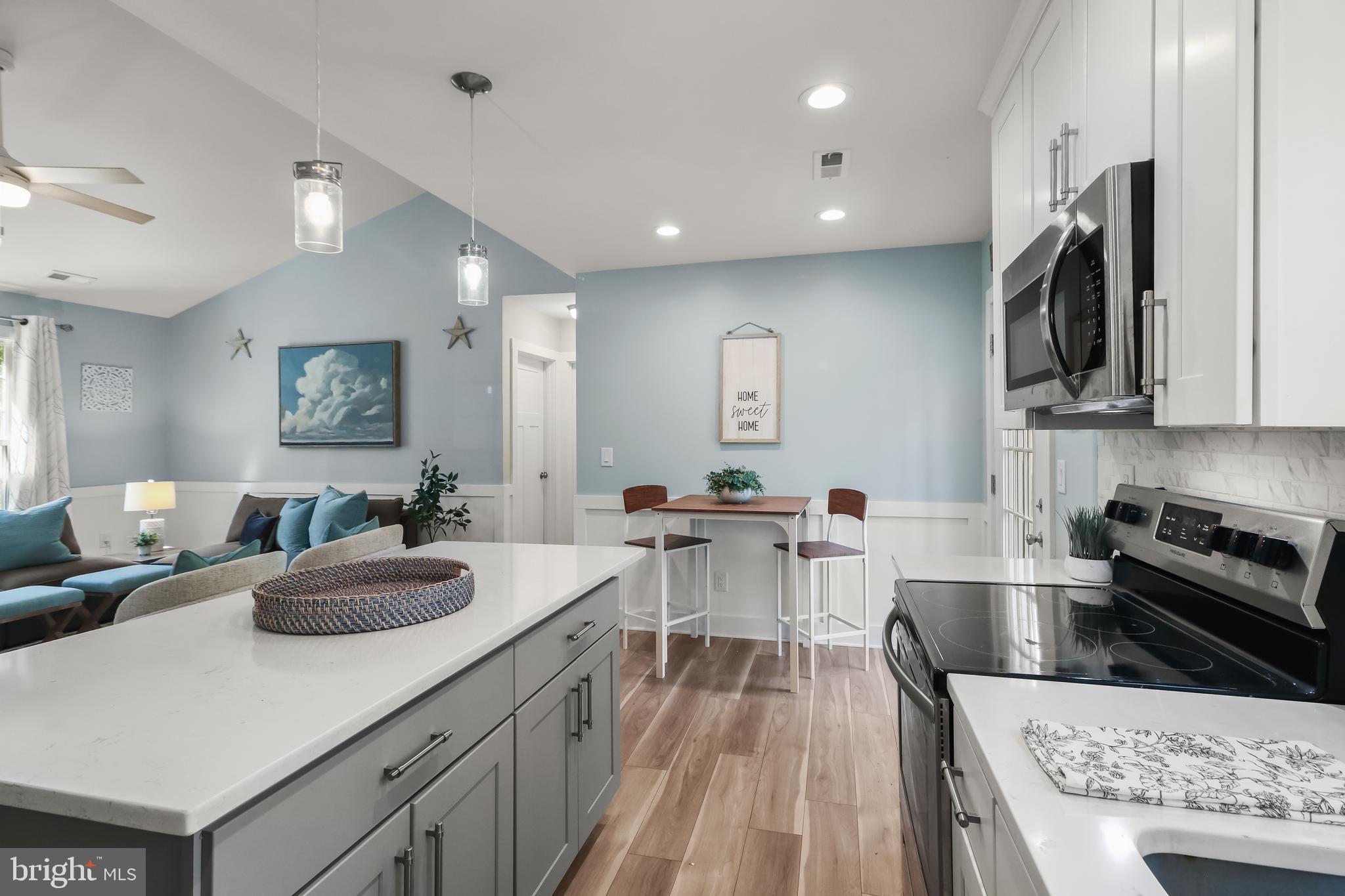 SUNRISE BEACH - Residential