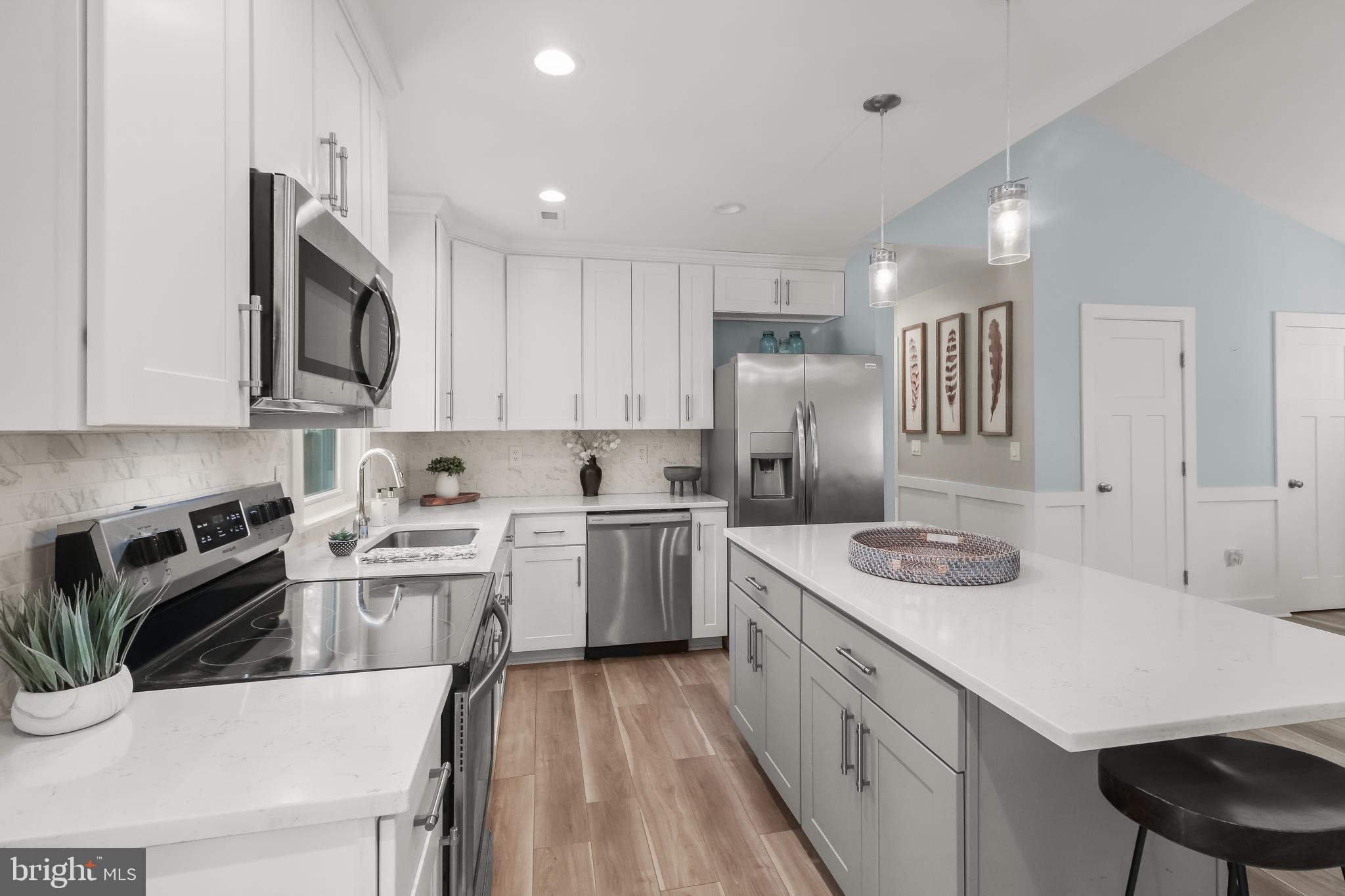 SUNRISE BEACH - Residential