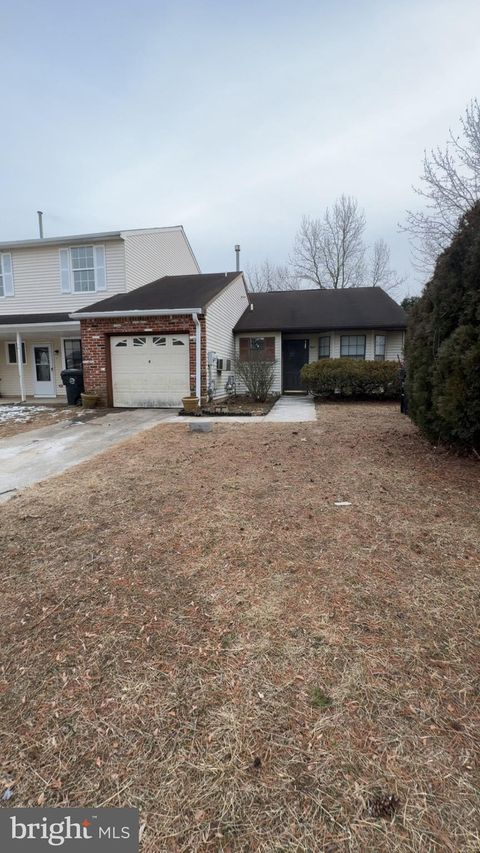 8 HEYWOOD LANE SICKLERVILLE NJ 08081