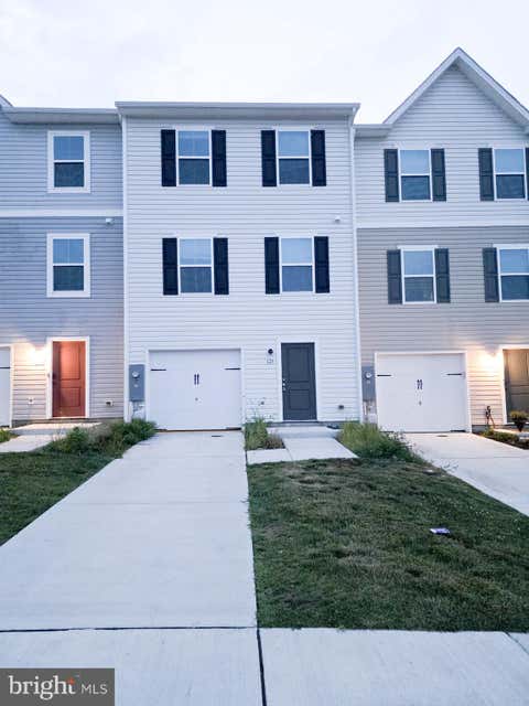 Townhouse For Rent - 128 Rabbit Rd Rd<br/> Berkeley County, HEDGESVILLE, WV 25427