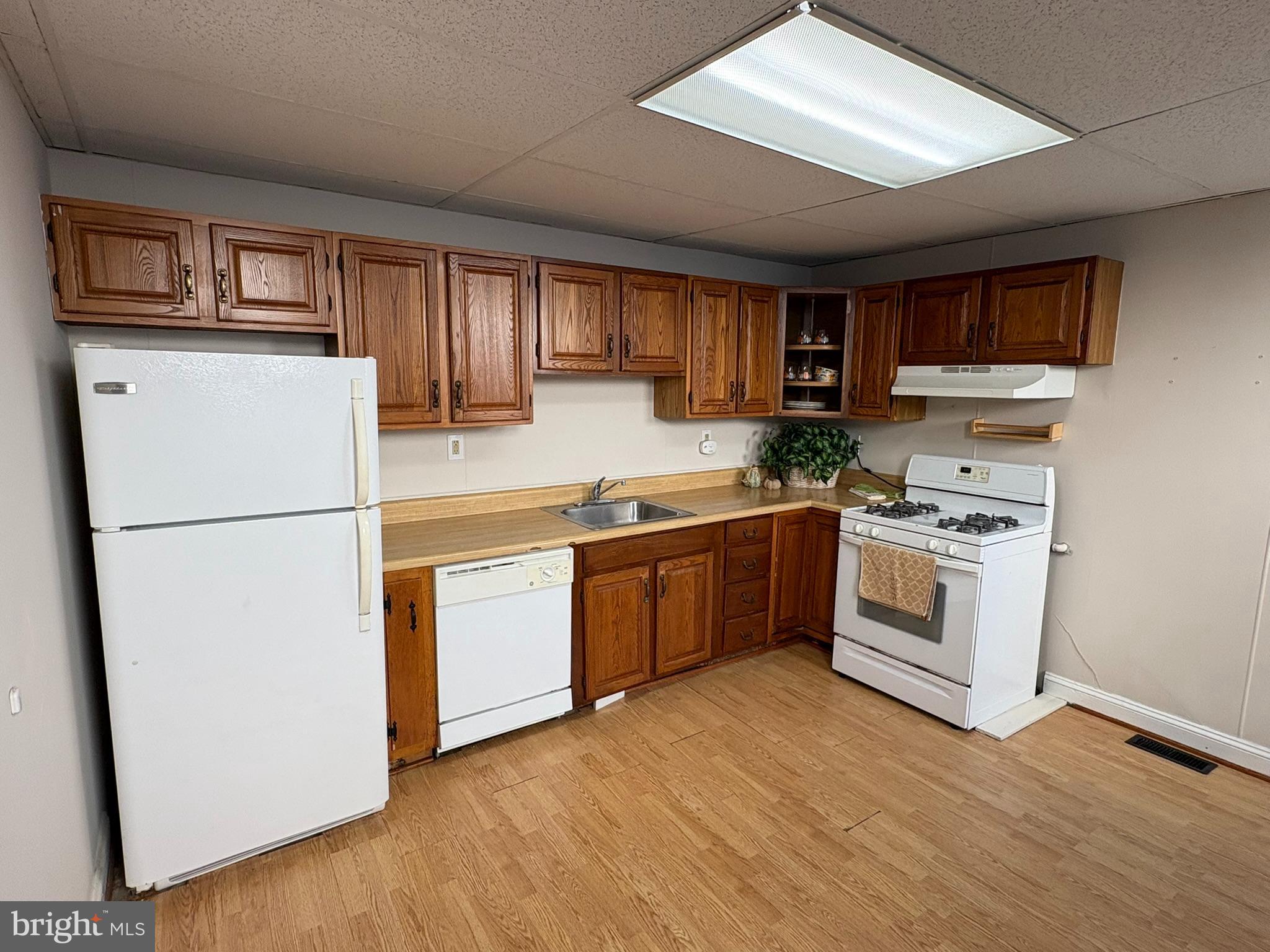 WAVERLY - Residential Lease