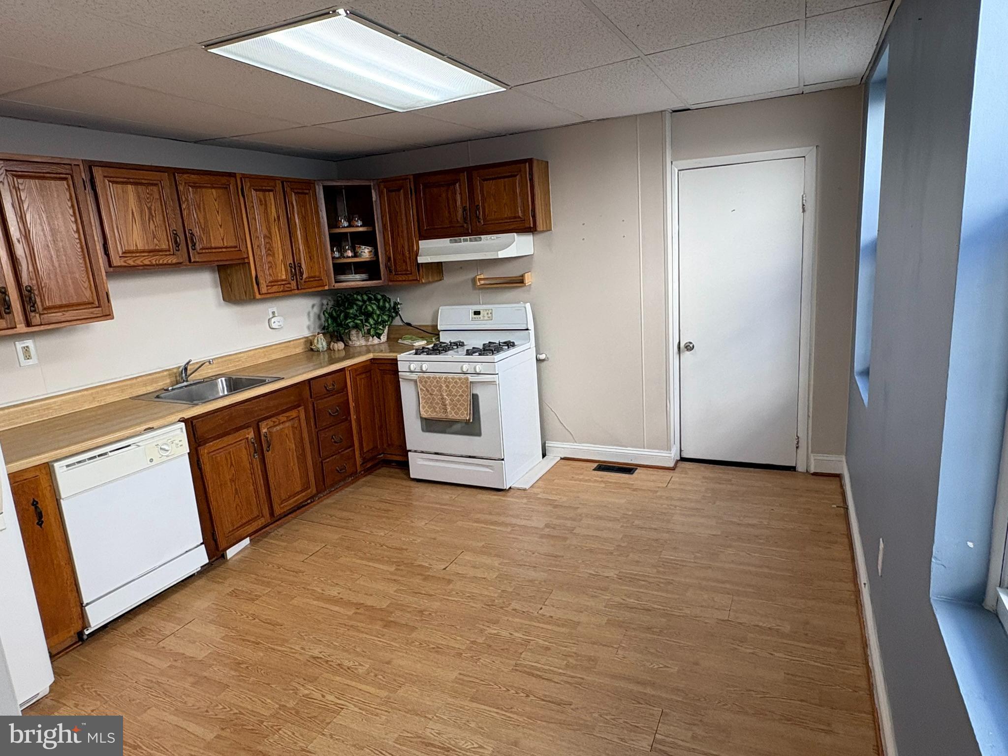 WAVERLY - Residential Lease