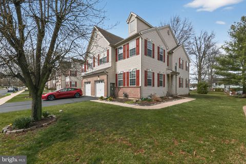 Photo of 111 Raintree Crossing, HATFIELD, PA 19440 (MLS # PAMC2171400)