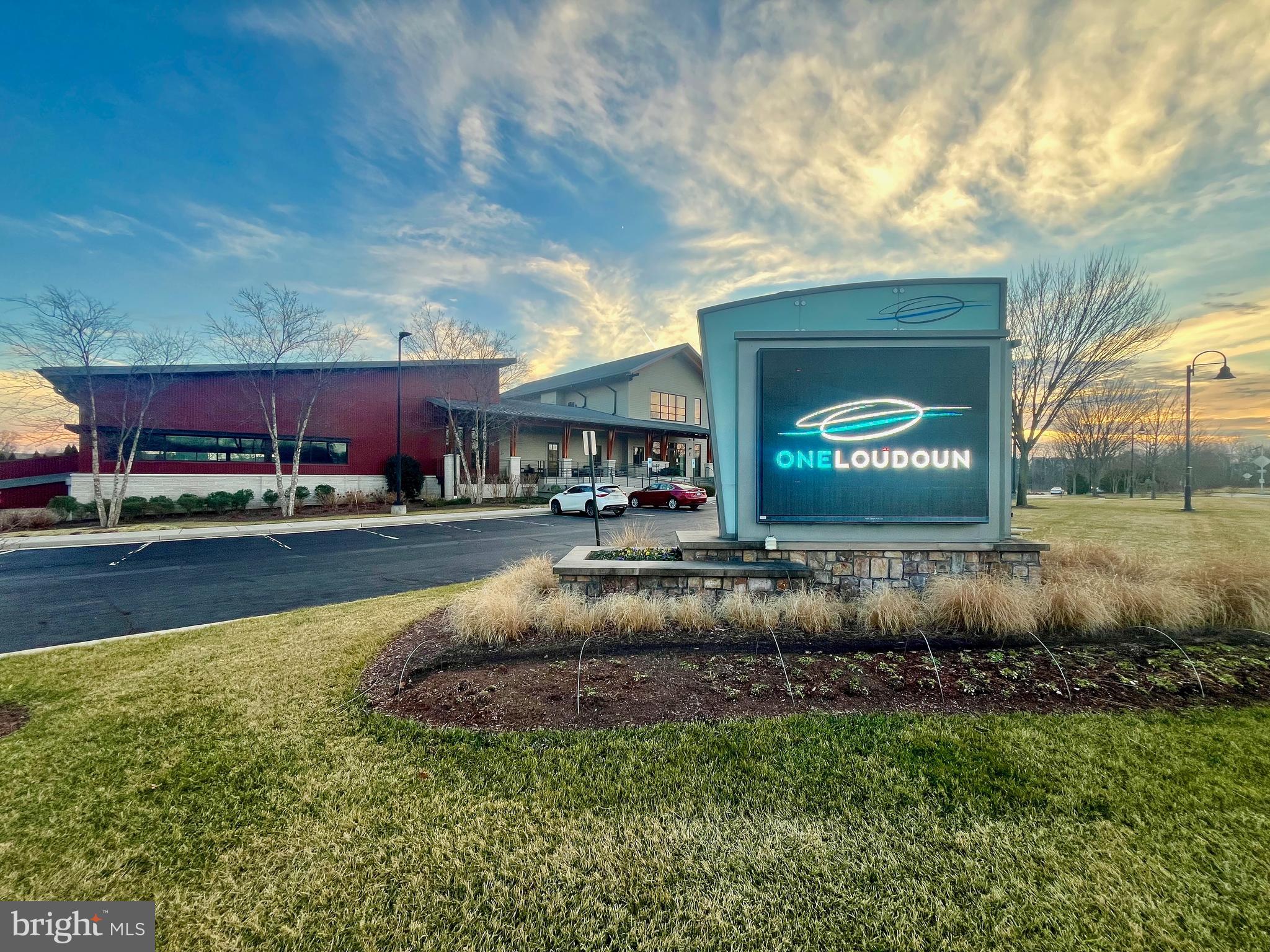 ONE LOUDOUN - Residential