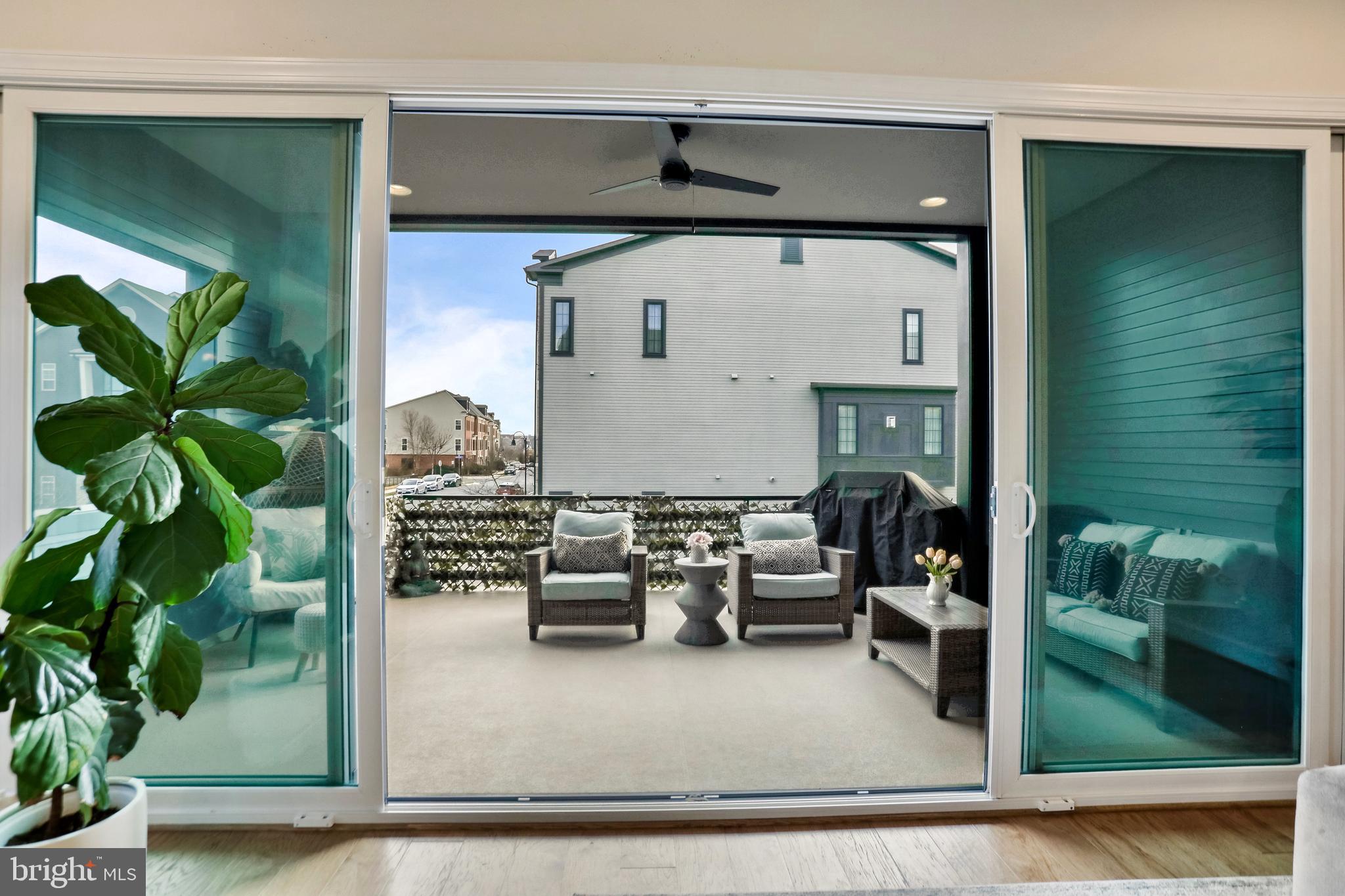 ONE LOUDOUN - Residential