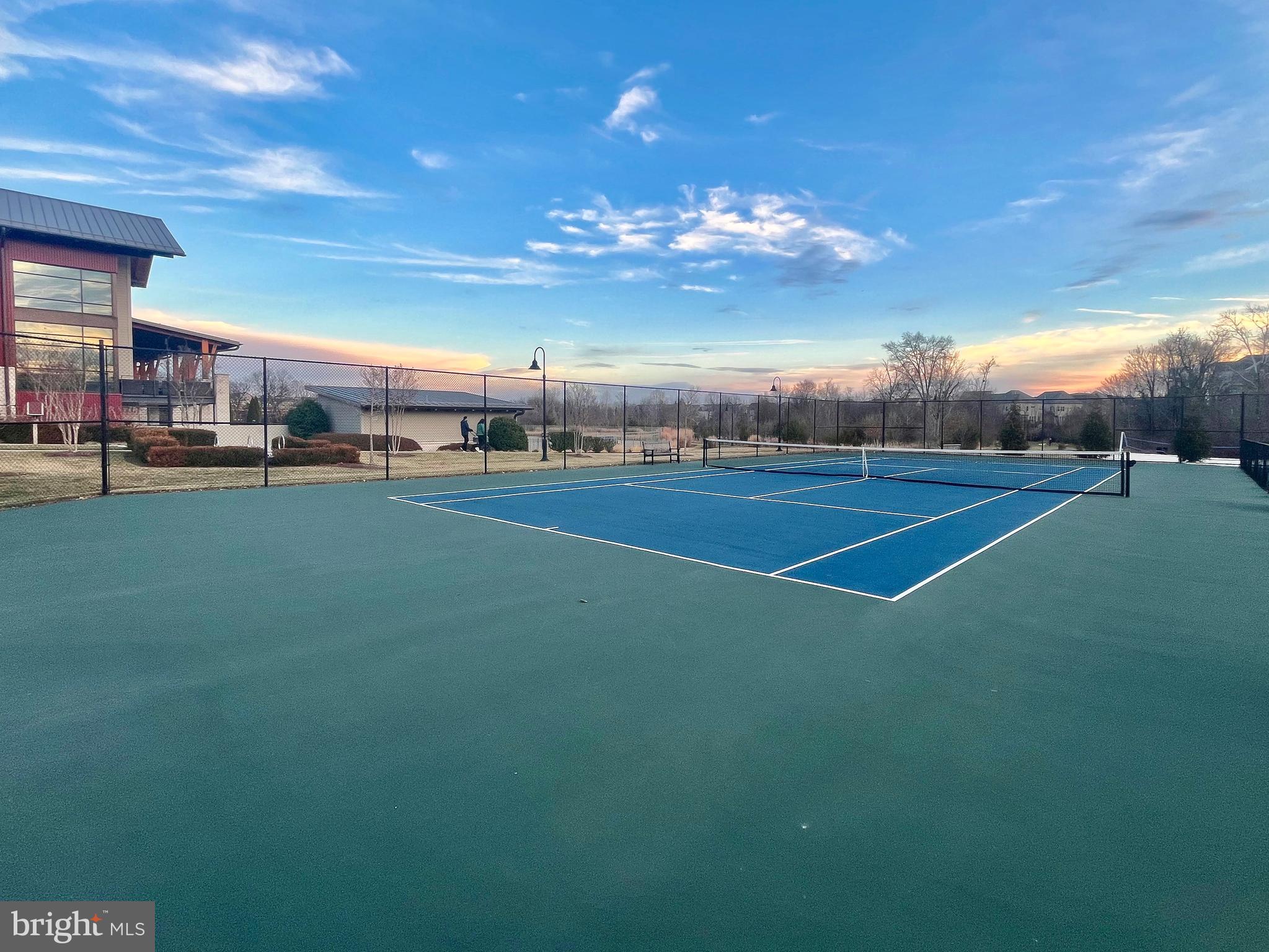 ONE LOUDOUN - Residential