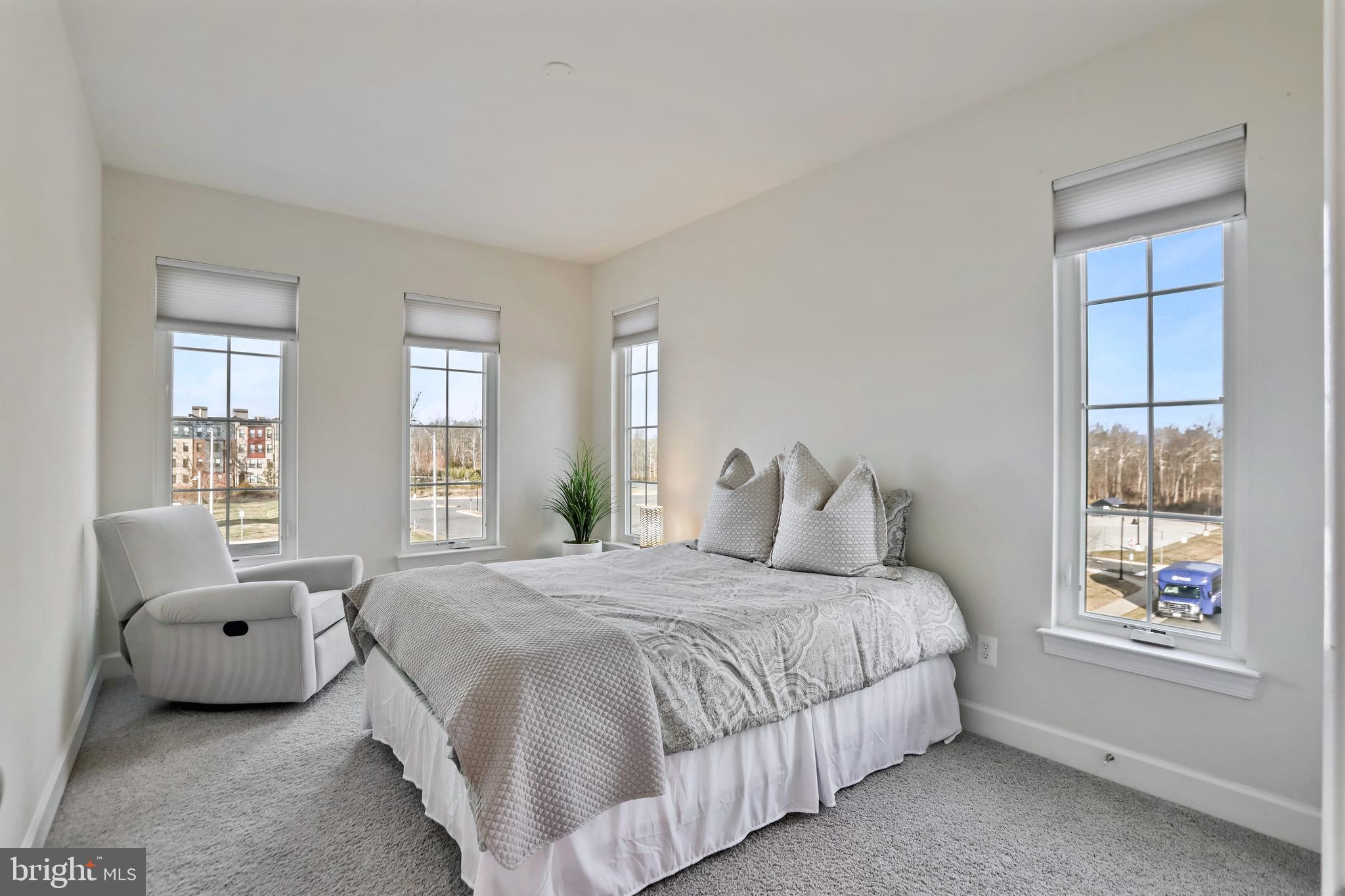 ONE LOUDOUN - Residential