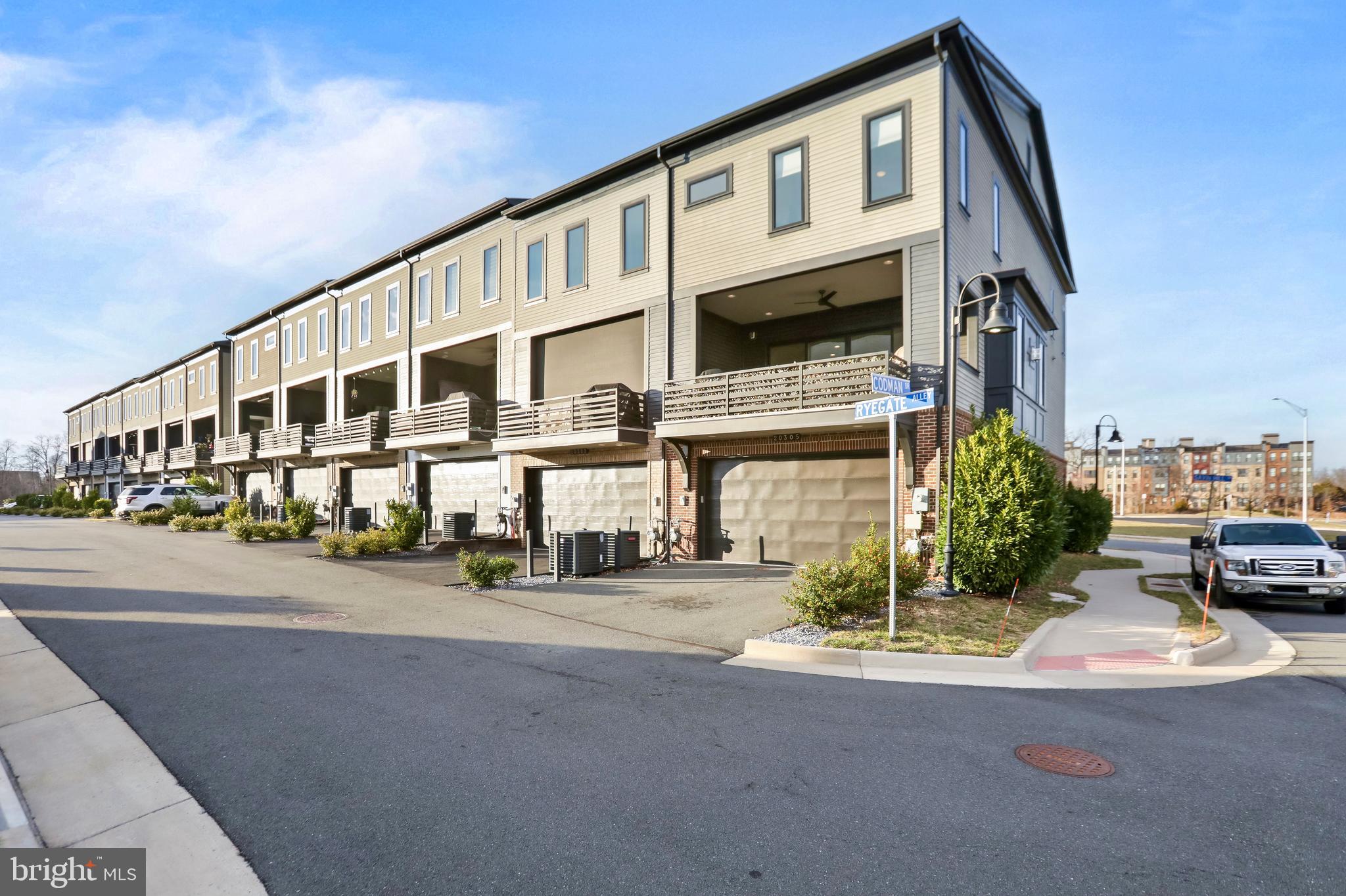 ONE LOUDOUN - Residential