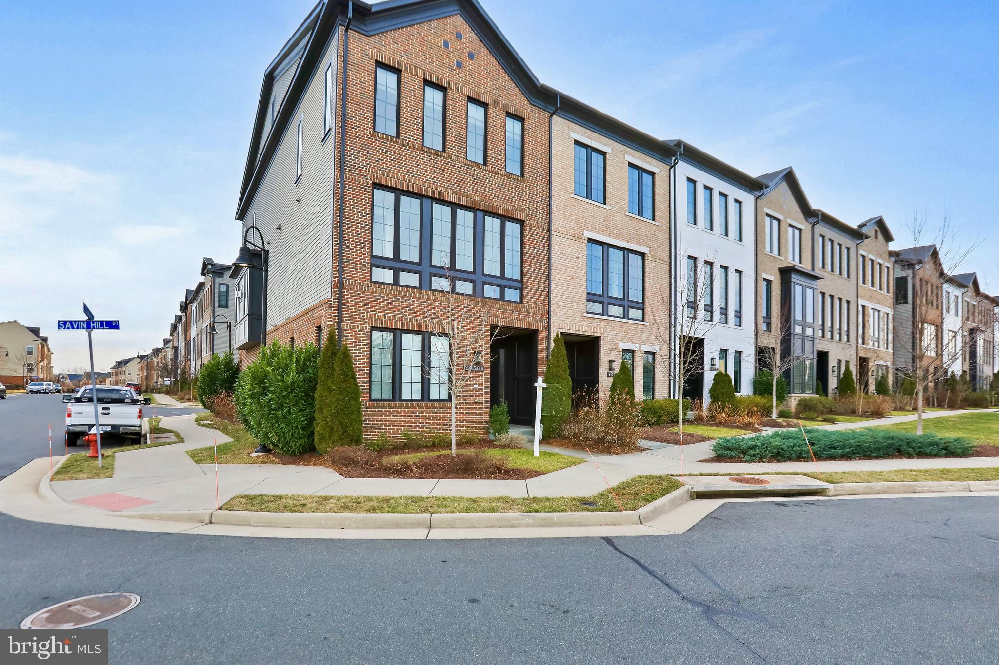 ONE LOUDOUN - Residential