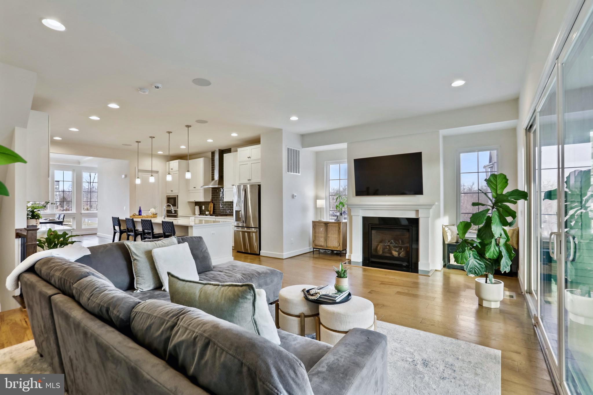 ONE LOUDOUN - Residential