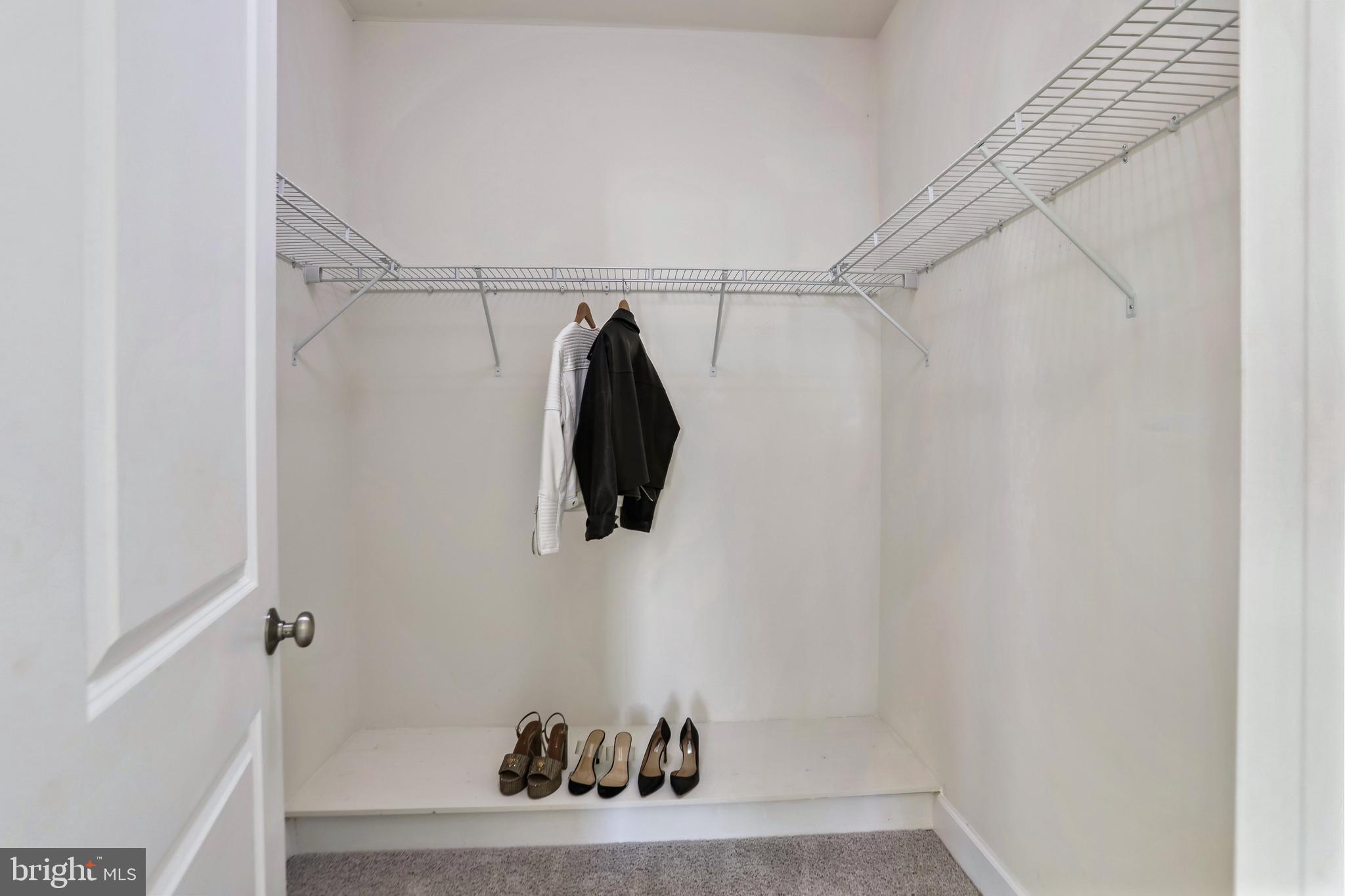 ONE LOUDOUN - Residential