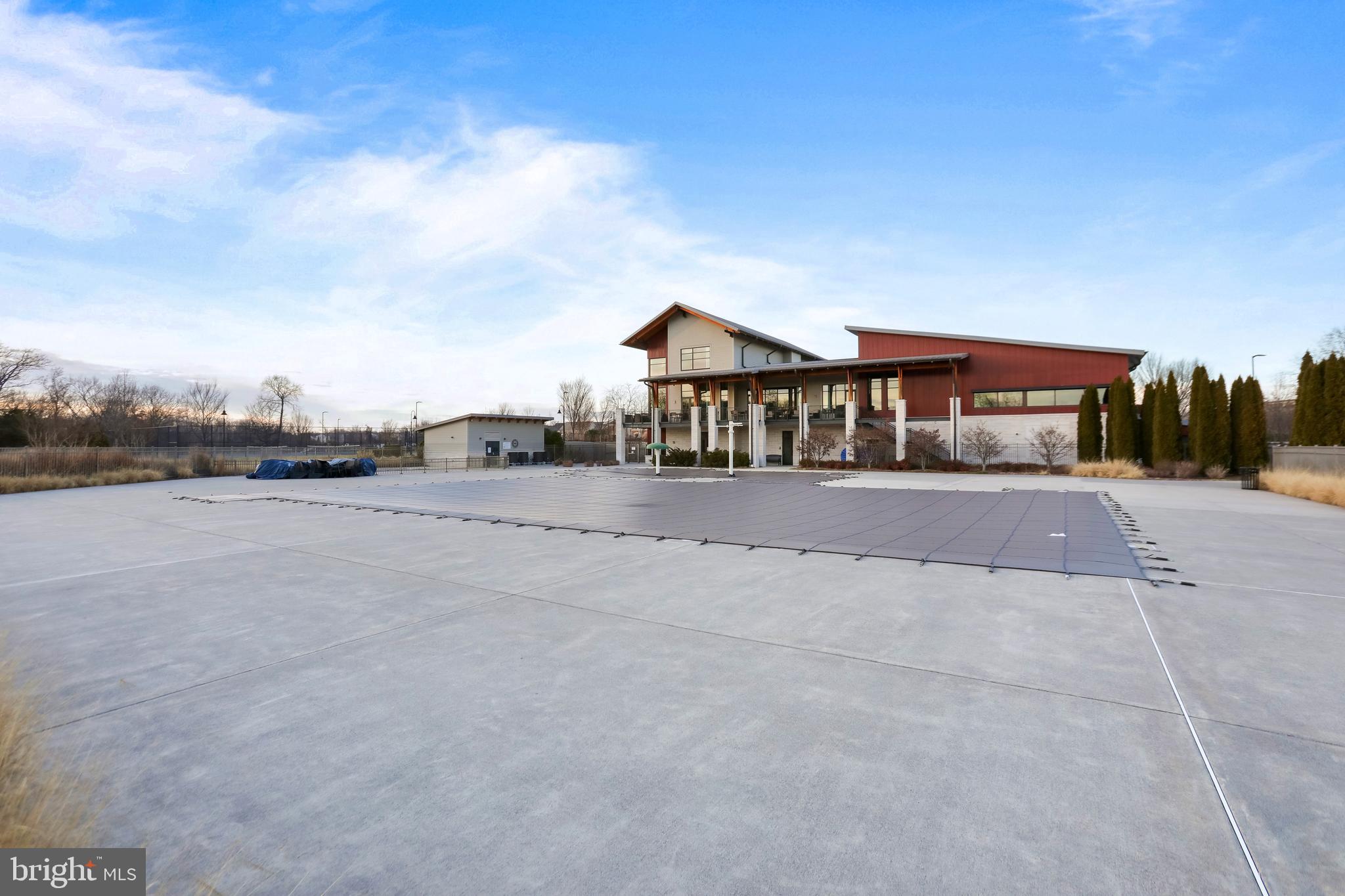 ONE LOUDOUN - Residential