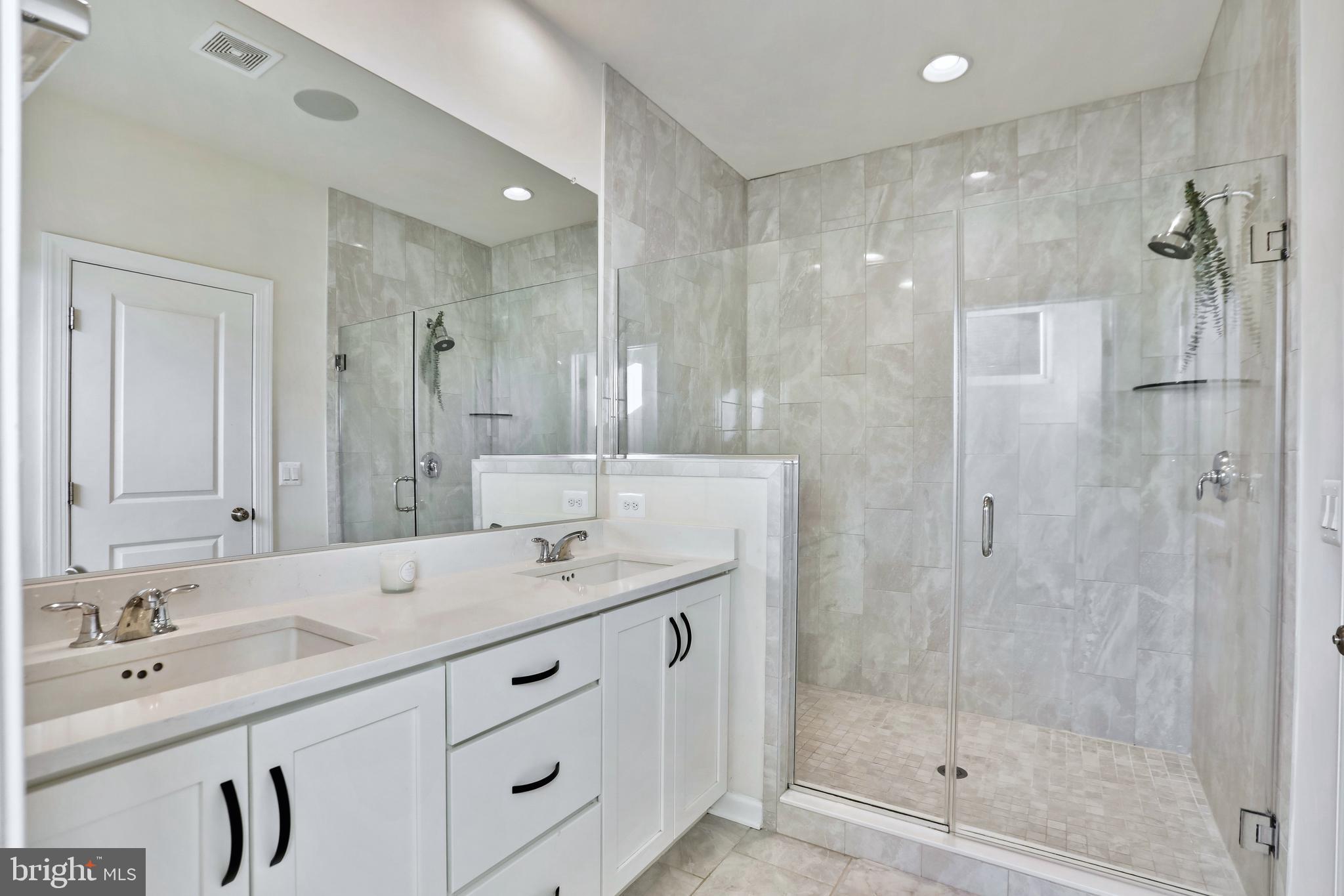 ONE LOUDOUN - Residential