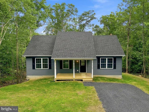 MLS: VAFV2043844