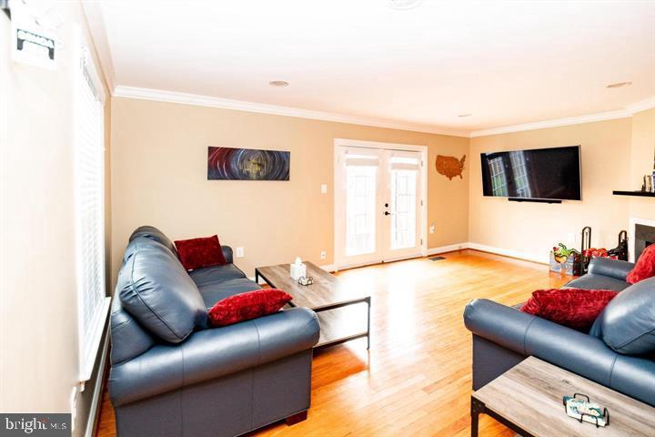 SPRINGFIELD SQUARE - Residential Lease