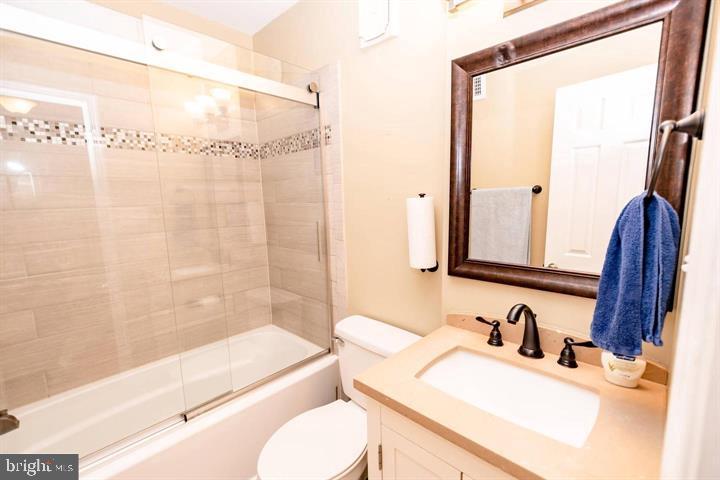 SPRINGFIELD SQUARE - Residential Lease