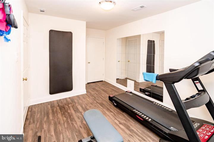 SPRINGFIELD SQUARE - Residential Lease