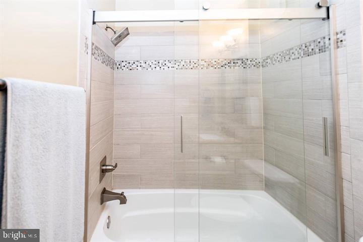 SPRINGFIELD SQUARE - Residential Lease