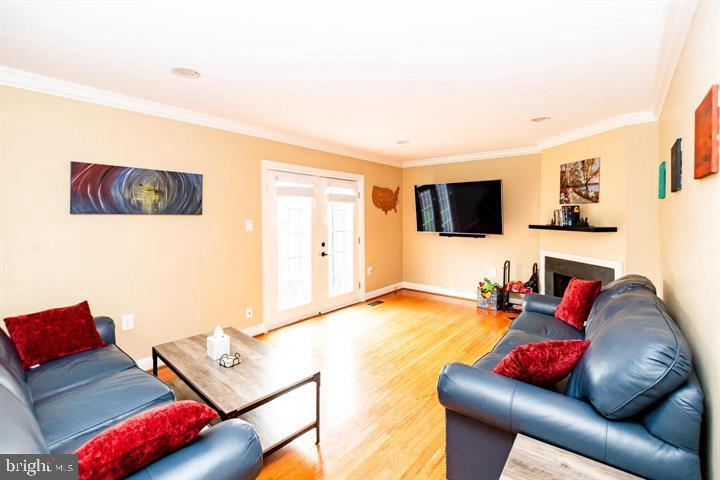 SPRINGFIELD SQUARE - Residential Lease