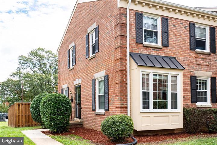 SPRINGFIELD SQUARE - Residential Lease