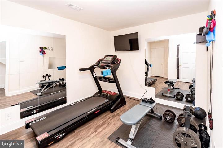 SPRINGFIELD SQUARE - Residential Lease