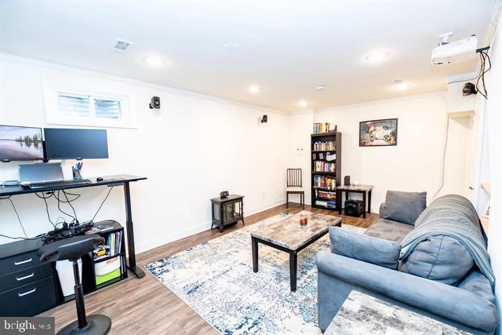 SPRINGFIELD SQUARE - Residential Lease