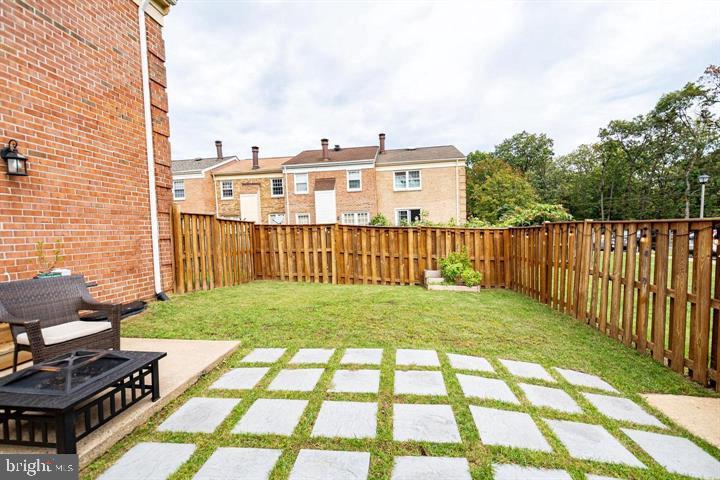 SPRINGFIELD SQUARE - Residential Lease