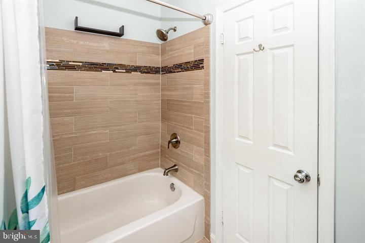 SPRINGFIELD SQUARE - Residential Lease