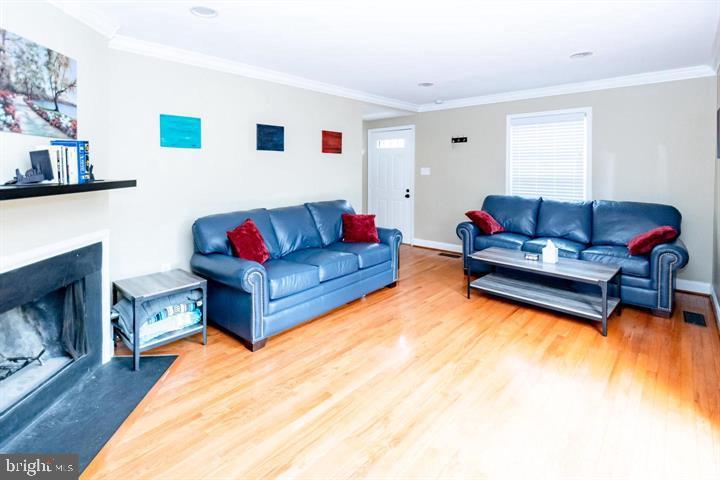 SPRINGFIELD SQUARE - Residential Lease